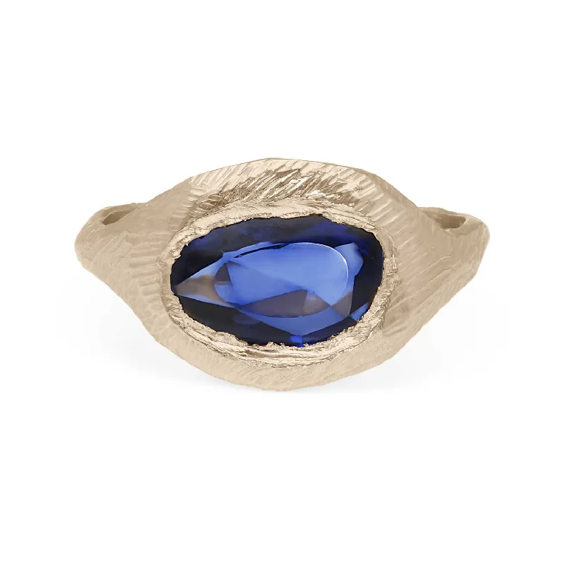 SIGNET Gold Ring with Large Blue Sapphire